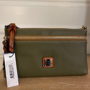 New Never used Pebble Grain Double Zip Wristlet
Olive Green and ready for Spring